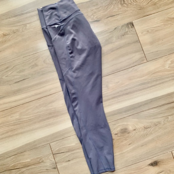 Fabletics Oasis 7/8 legging Size M - Picture 2 of 13